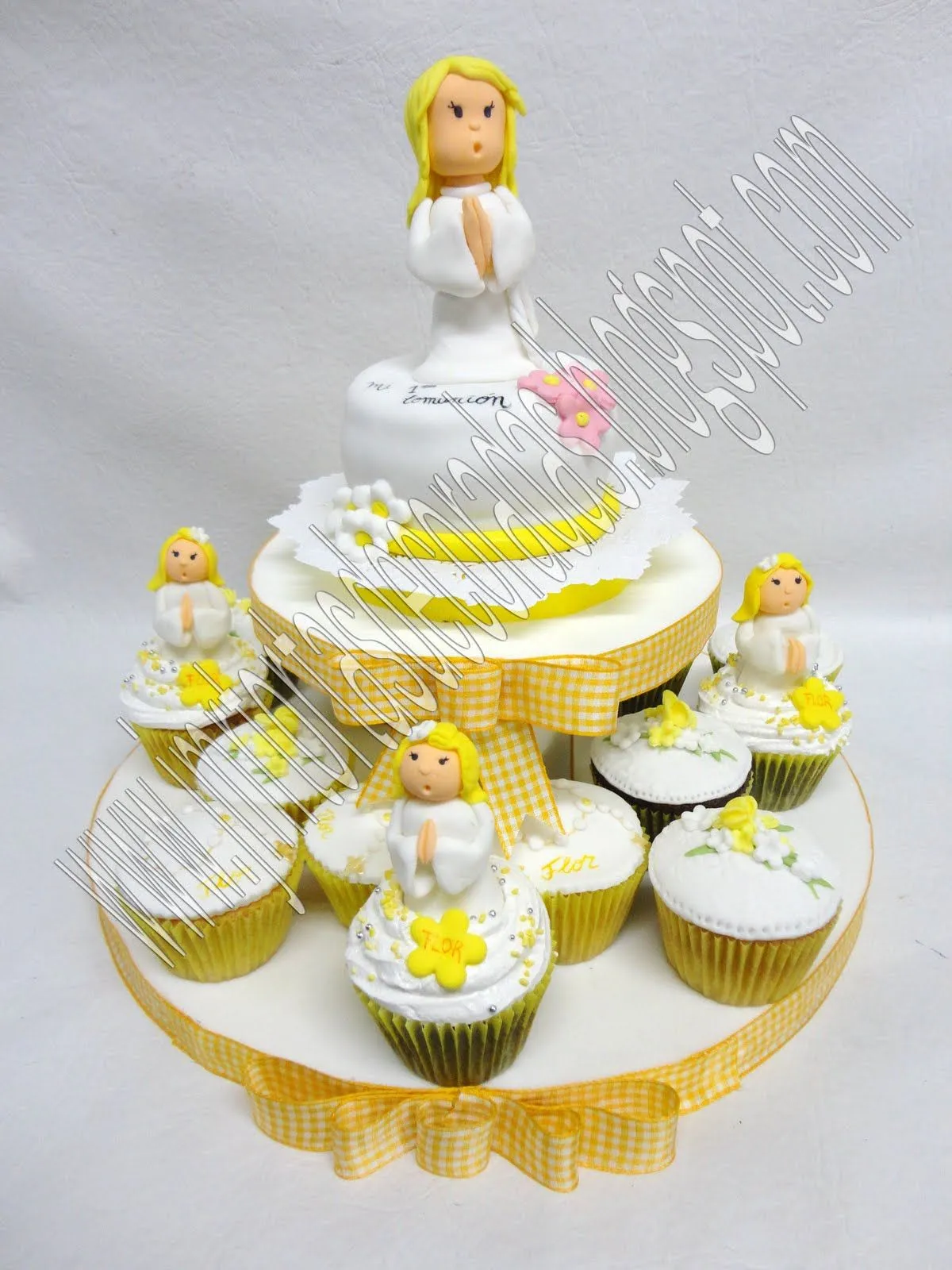 Cupcakes y minitorta Comunion | JMR Tortas Decoradas