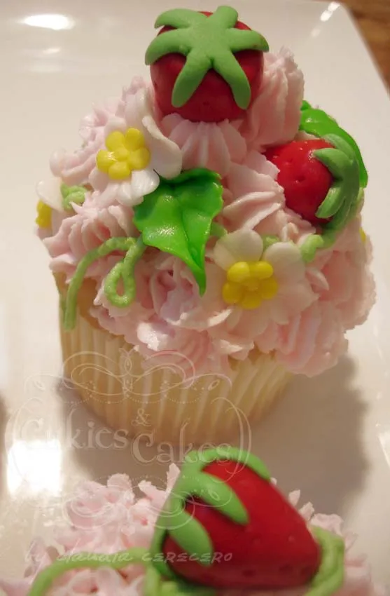 Cukies and Cakes: CUPCAKE ROSITA FRESITA