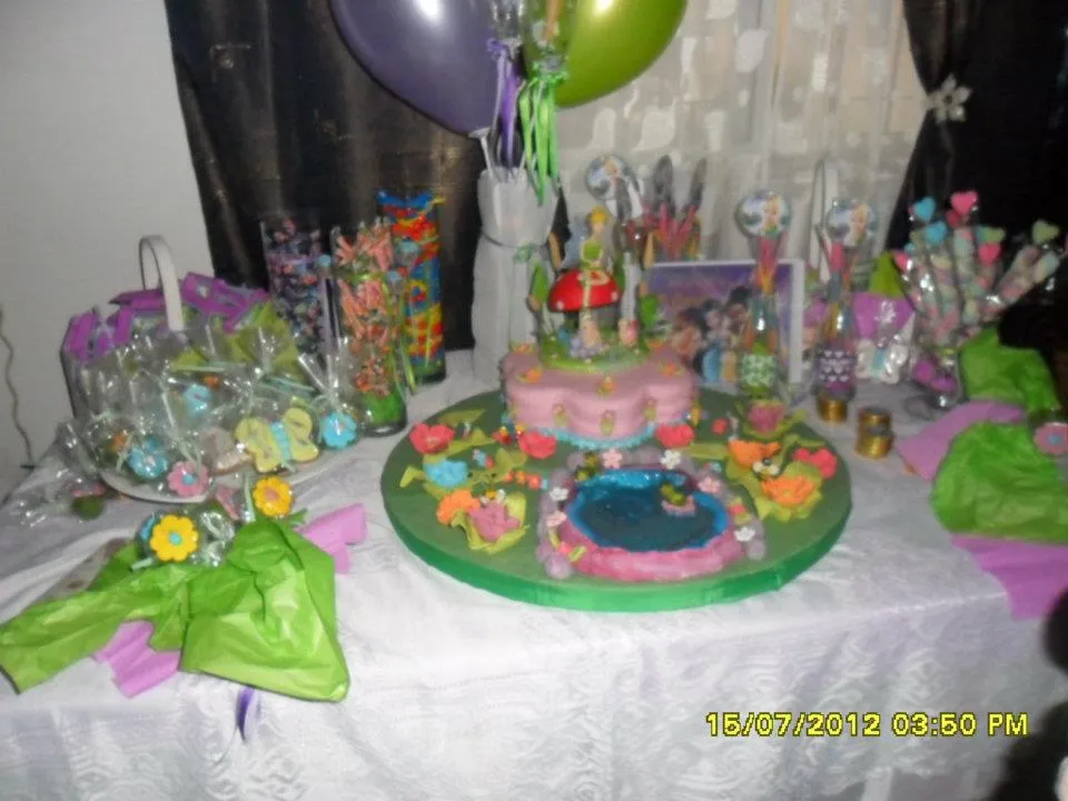 MIS CUPCAKES: TORTA DE TINKERBELL Y MESA DULCE CON GOLOSINAS