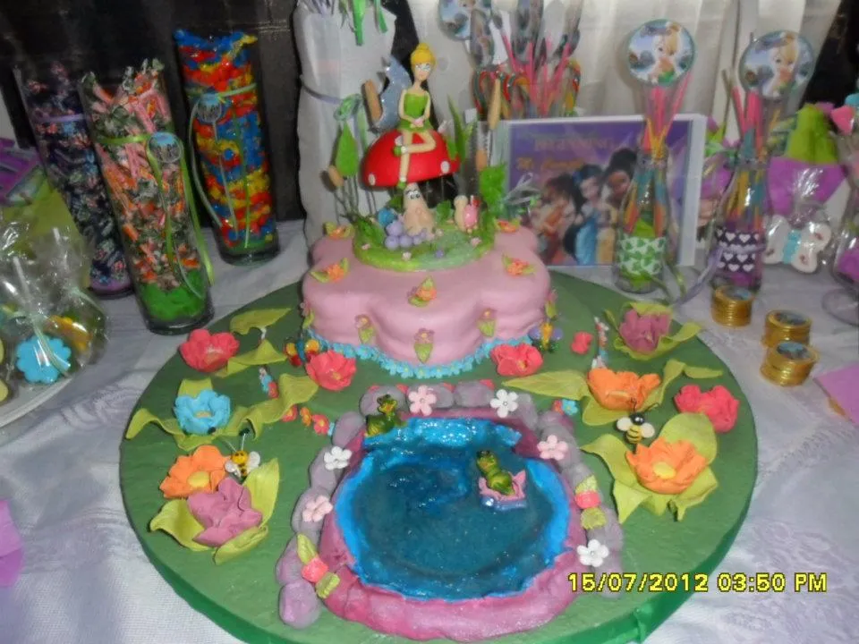 MIS CUPCAKES: TORTA DE TINKERBELL Y MESA DULCE CON GOLOSINAS