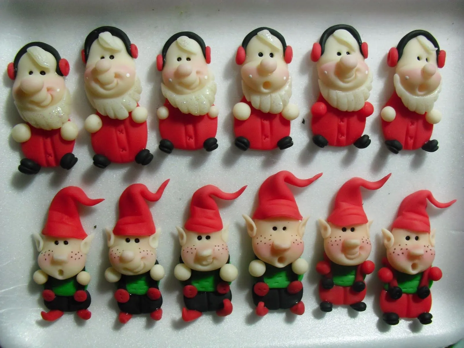 Cyri porcelana fria: Mini santas y duendes (aplicaciones de navidad)