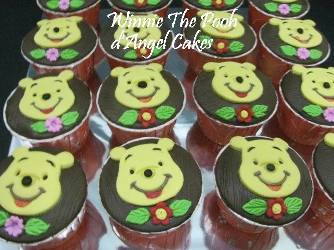 d'Angel Cakes: Winnie The Pooh Cupcakes