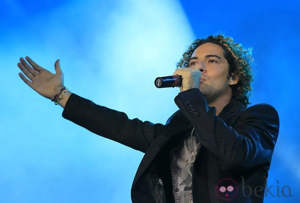 David Bisbal cantando en el concierto 'Lorca somos todos': Bisbal ...