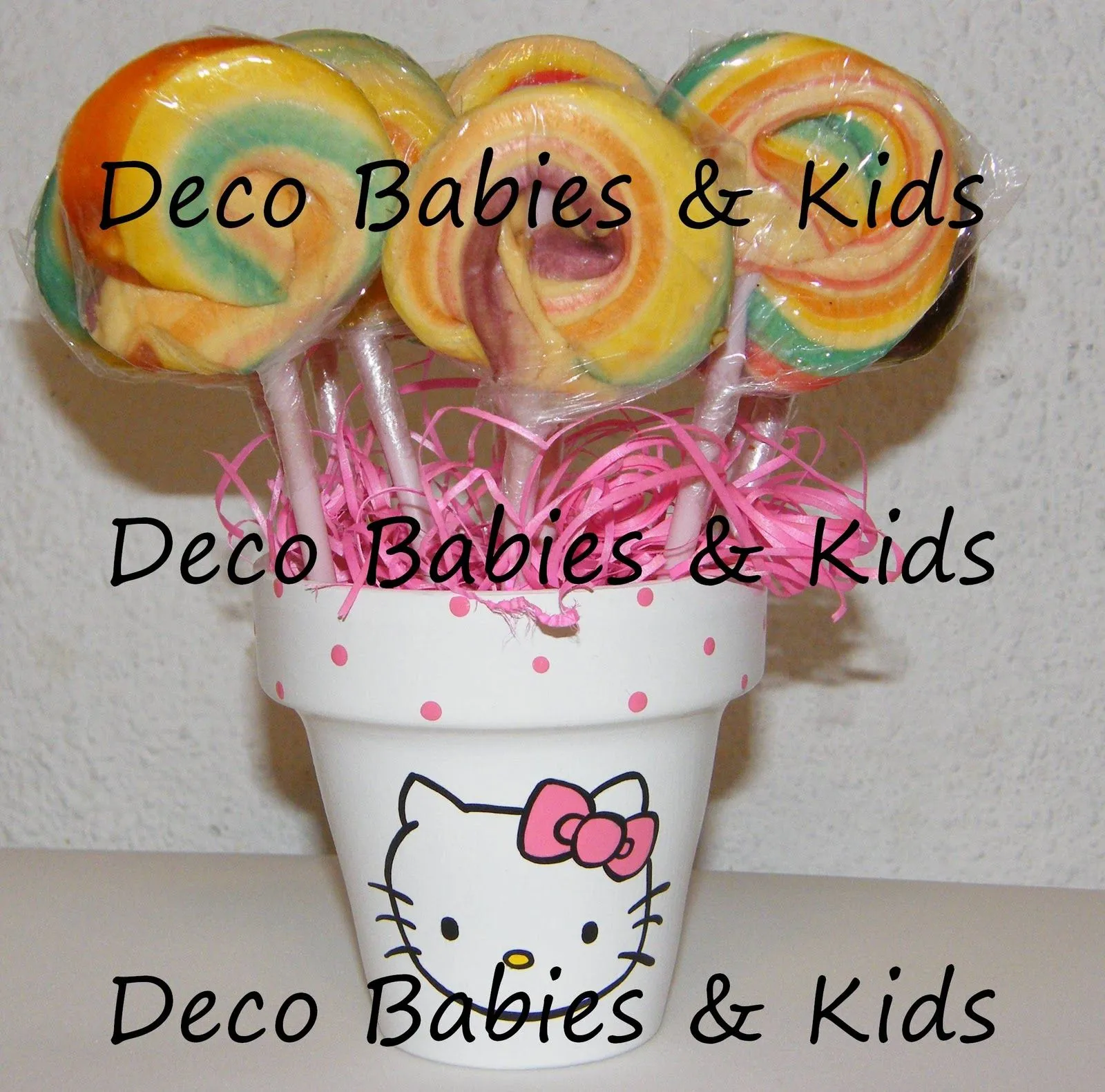 Deco Babies & Kids: Centro de mesa con chupetines Hello Kitty