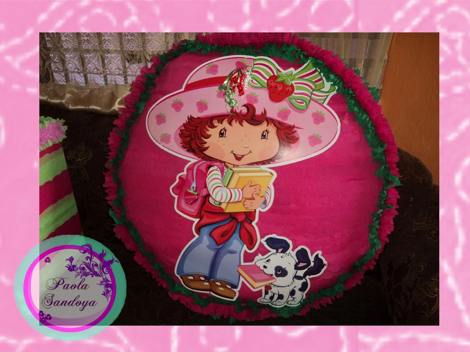 DECO FIESTA Y MÁS: PIÑATA Y CAJA DE REGALOS DE ROSITA FRESITA