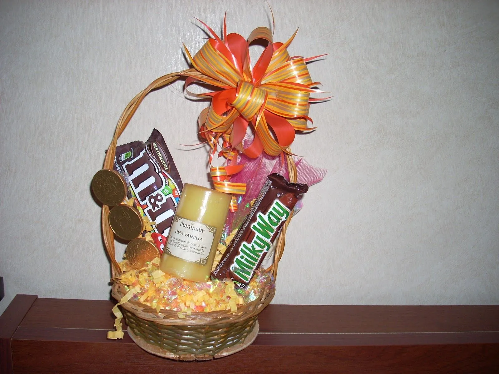 Decora Tu Regalo: Canastas con Dulces y Detalle