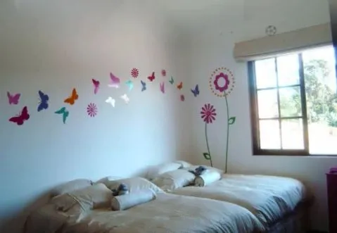 Decoración de cuartos de niña con flores y mariposas - Imagui