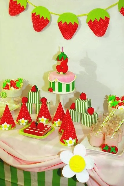 Decoración de Fiesta Fresita - Tarta de Fresa : Fiestas Infantiles ...