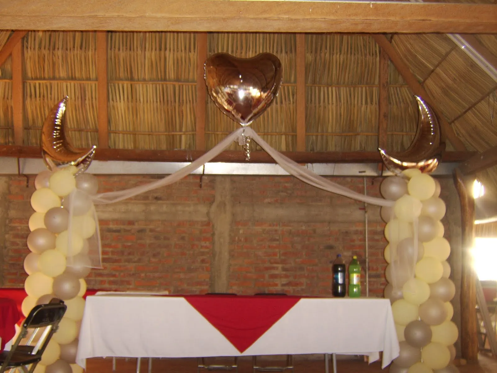 Decoracion con globos: corazon flotando