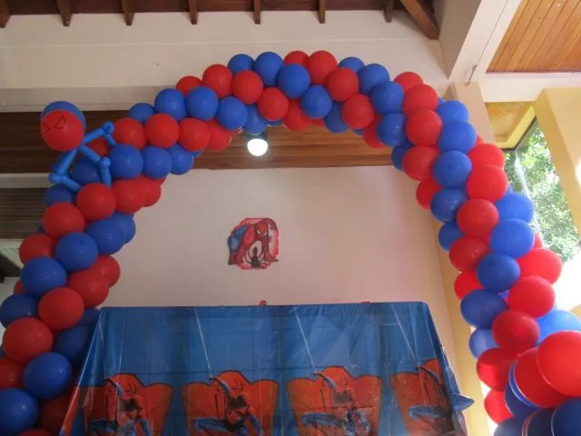 DECORACION DE GLOBOS DEL HOMBRE ARAÑA | Fiestas tematicas ...