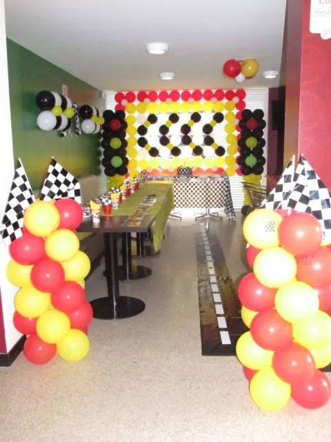 DECORACION CON GLOBOS HOT WHEELS MEDELLIN | Decoracion fiestas ...