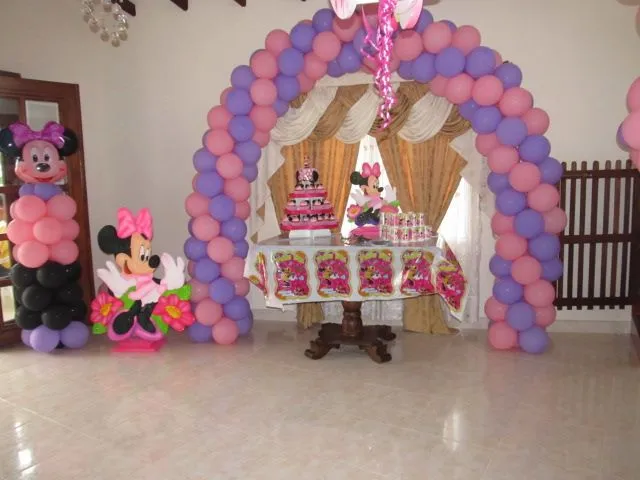 Decoración de globos de Minnie coqueta - Imagui