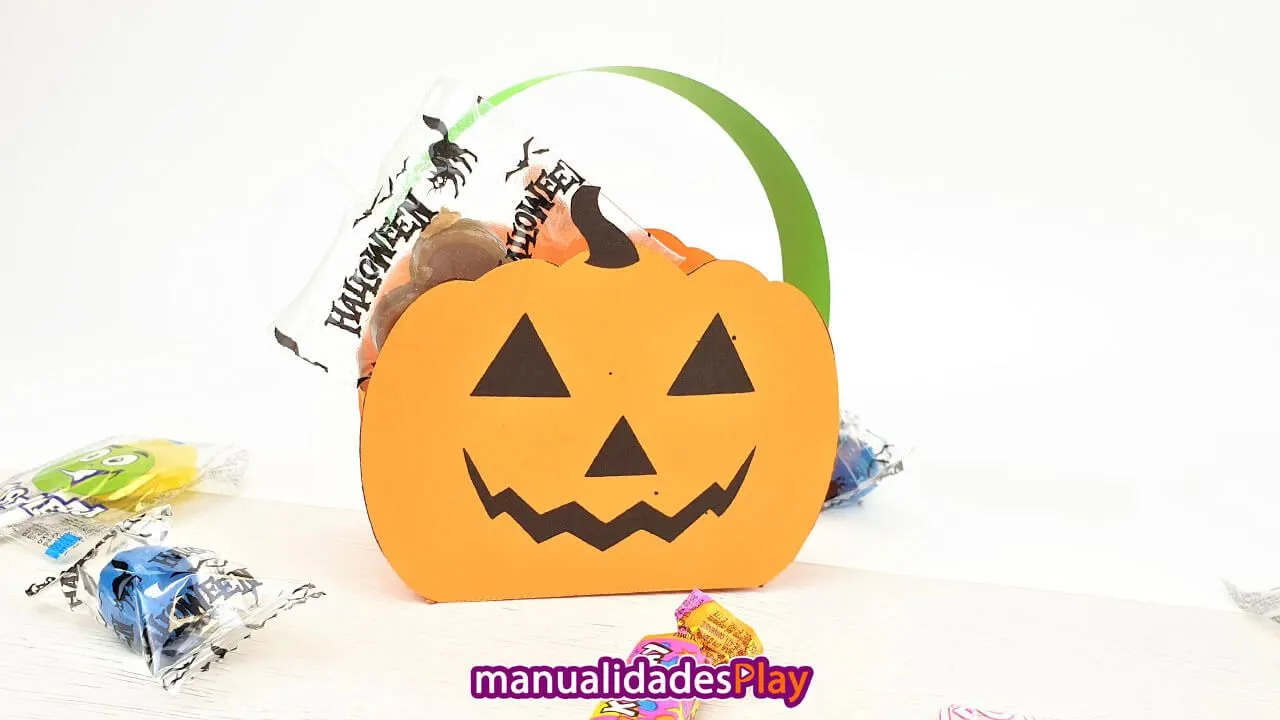 Decoración para Halloween con cartulina ¡Fácil! - Manualidades Play