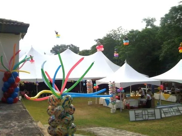 Globos en fiesta dia del niño aba seguros by Gilberto De los ...