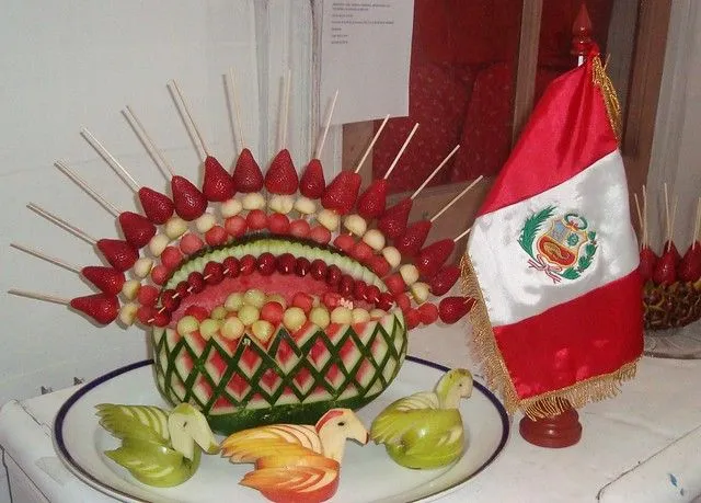 DECORACIÓN DE SANDIA CON BROCHETAS DE FRUTAS | Flickr - Photo Sharing!