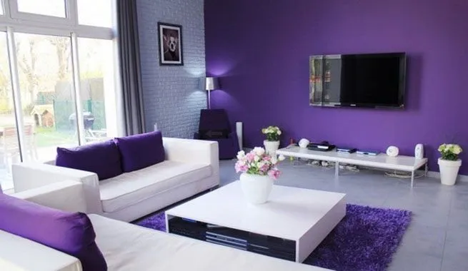 Decoración con tonos violeta