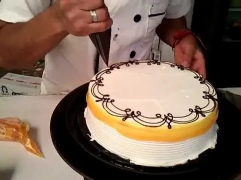 DECORACION DE TORTAS EN CREMA CHANTILLY con el Chef Juan Carlos ...