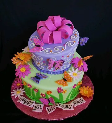 Decoración de tortas con flores y mariposas - Imagui