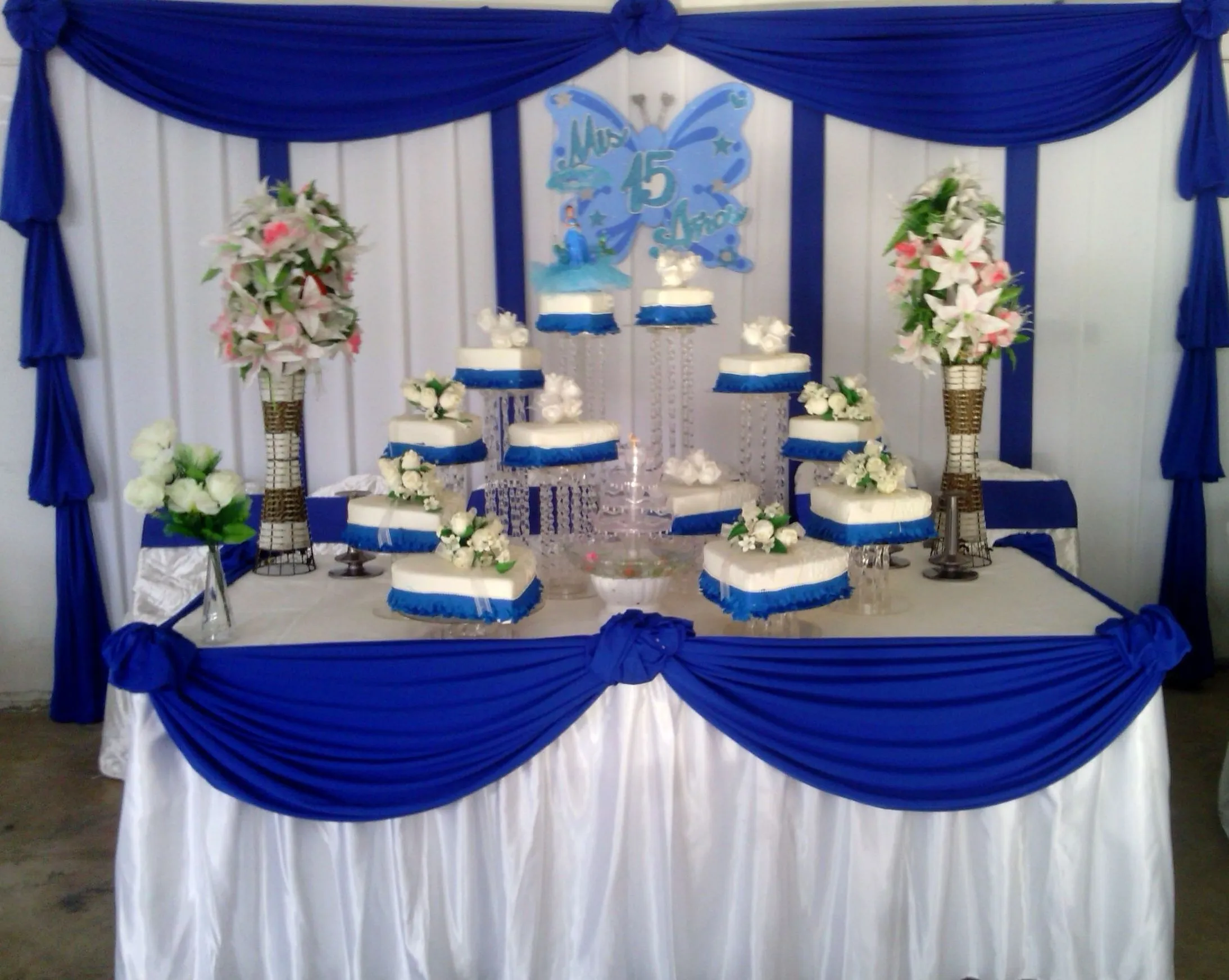 DECORACIONES EN COLOR AZUL ESPECIAL PARA QUINCE AÑOS | Proyectos ...