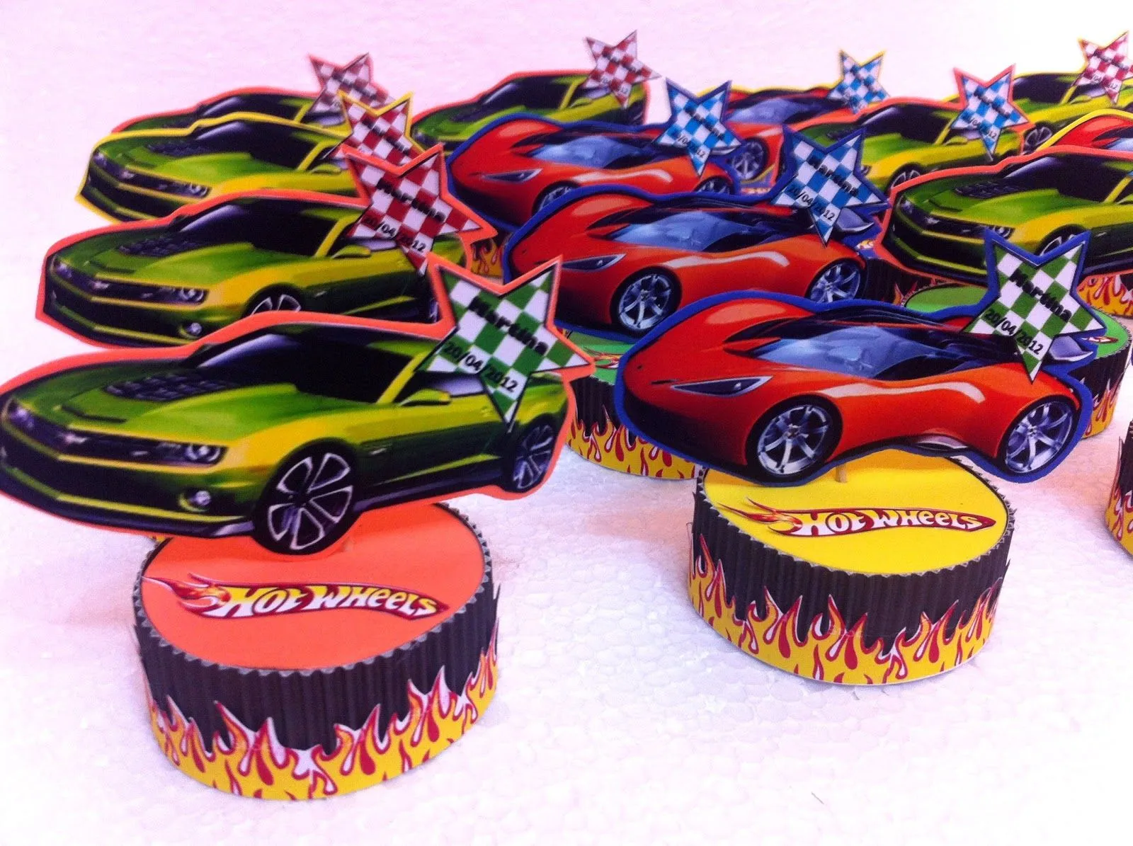 DECORACIONES INFANTILES: SOUVENIRS HOT WHEELS