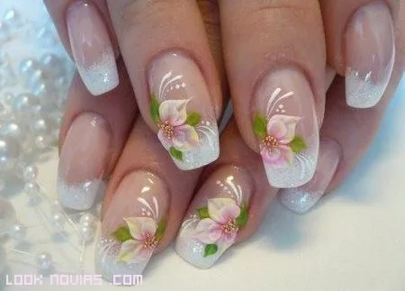 Cuatro ideas de manicura elegante para novia