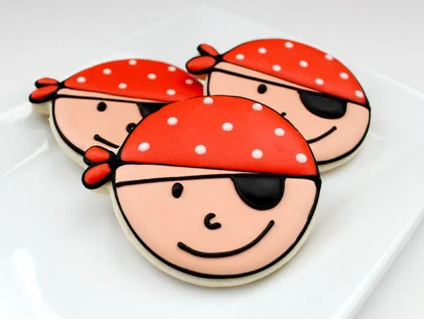 Cómo decorar galletas para una fiesta pirata