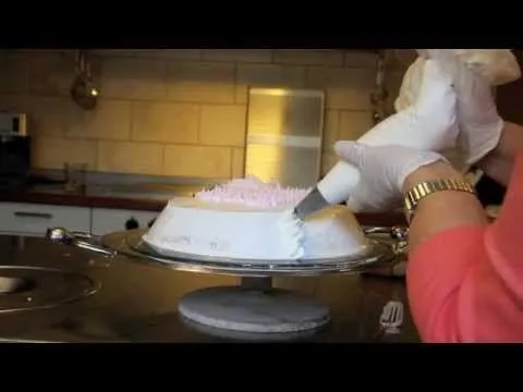 Como decorar la Tortada - YouTube