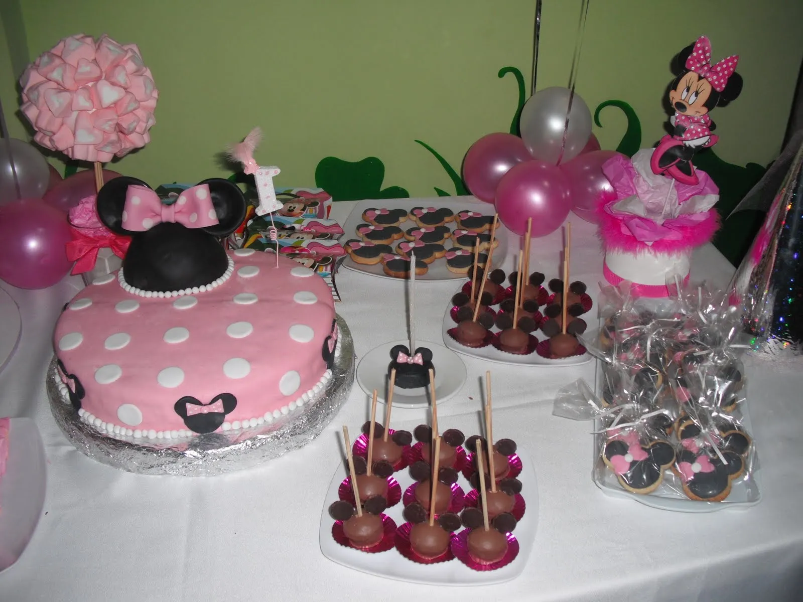 Mis Delicias Artesanales ELEONORA: LA MESA DE MINNIE MOUSE!!! SUPER!!