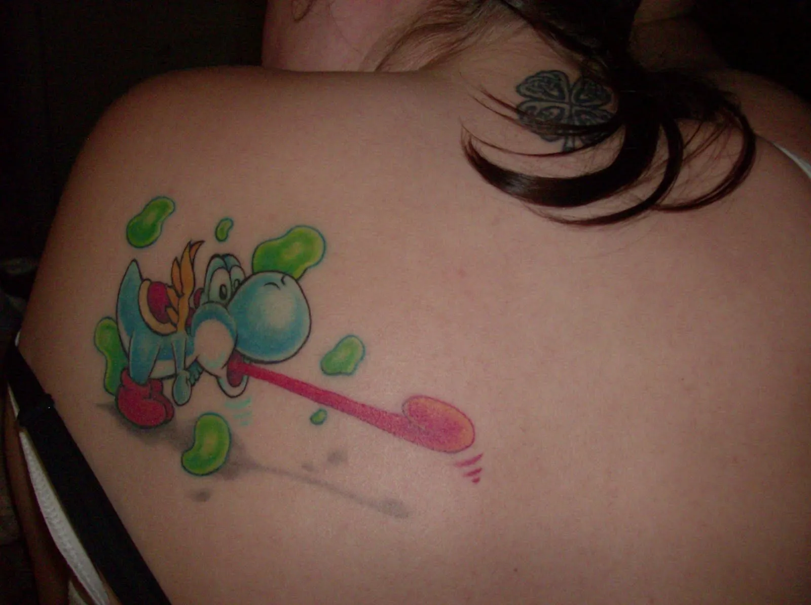 El delineado del Yoshi y la pintura uuy muy lindooo :o