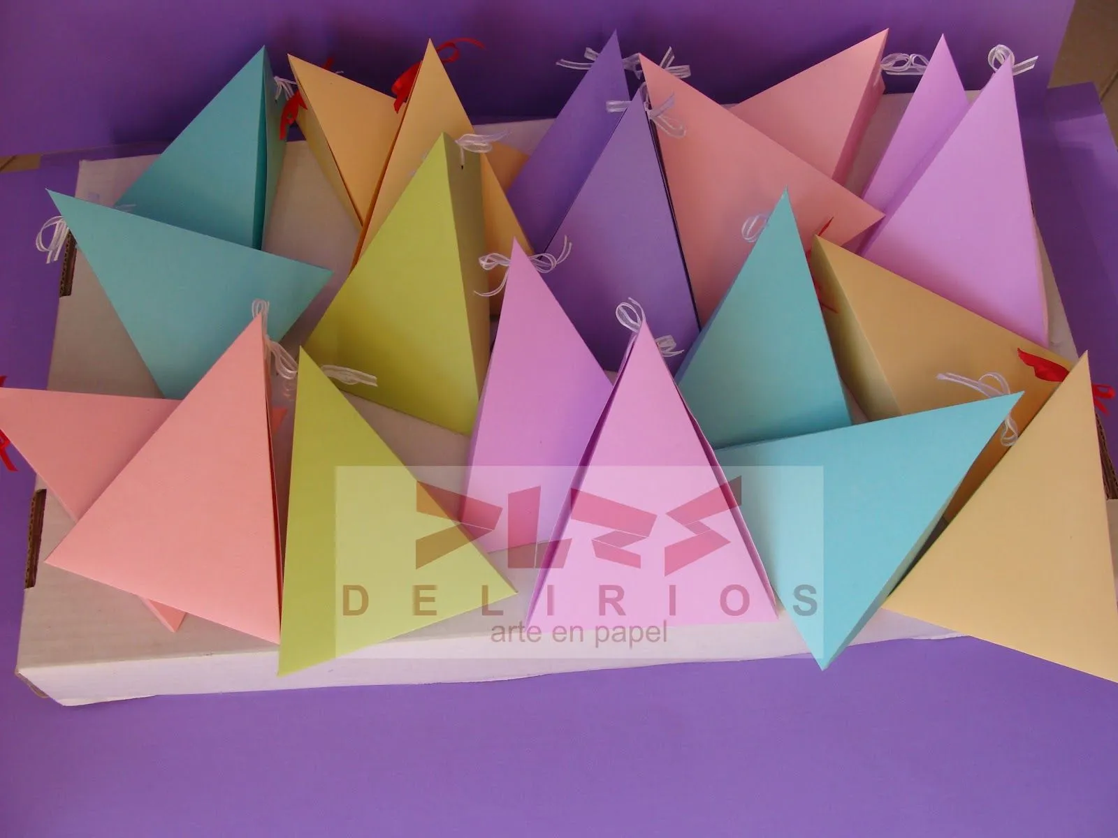 DELIRIOS -Arte en Papel-: Cajas triangulares!!!