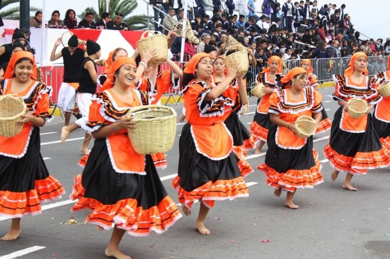 Desfile Escolar y Pasacalle abrieron celebraciones de Fiestas ...