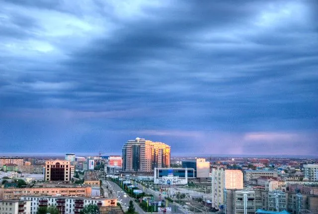 destellos de luz firsts rays of light atyrau kazakhstan on black fondo ...