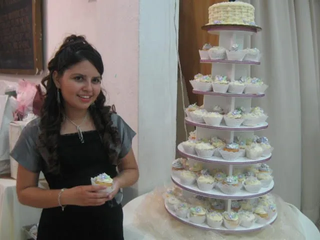 DETALLES DELICIOSOS BY MARY TERE: TORRE DE CUPCAKES PARA BODA