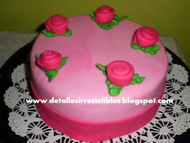 DETALLES IRRESISTIBLES: FONDANT CAKES O PASTELES DECORADOS CON FONDANT