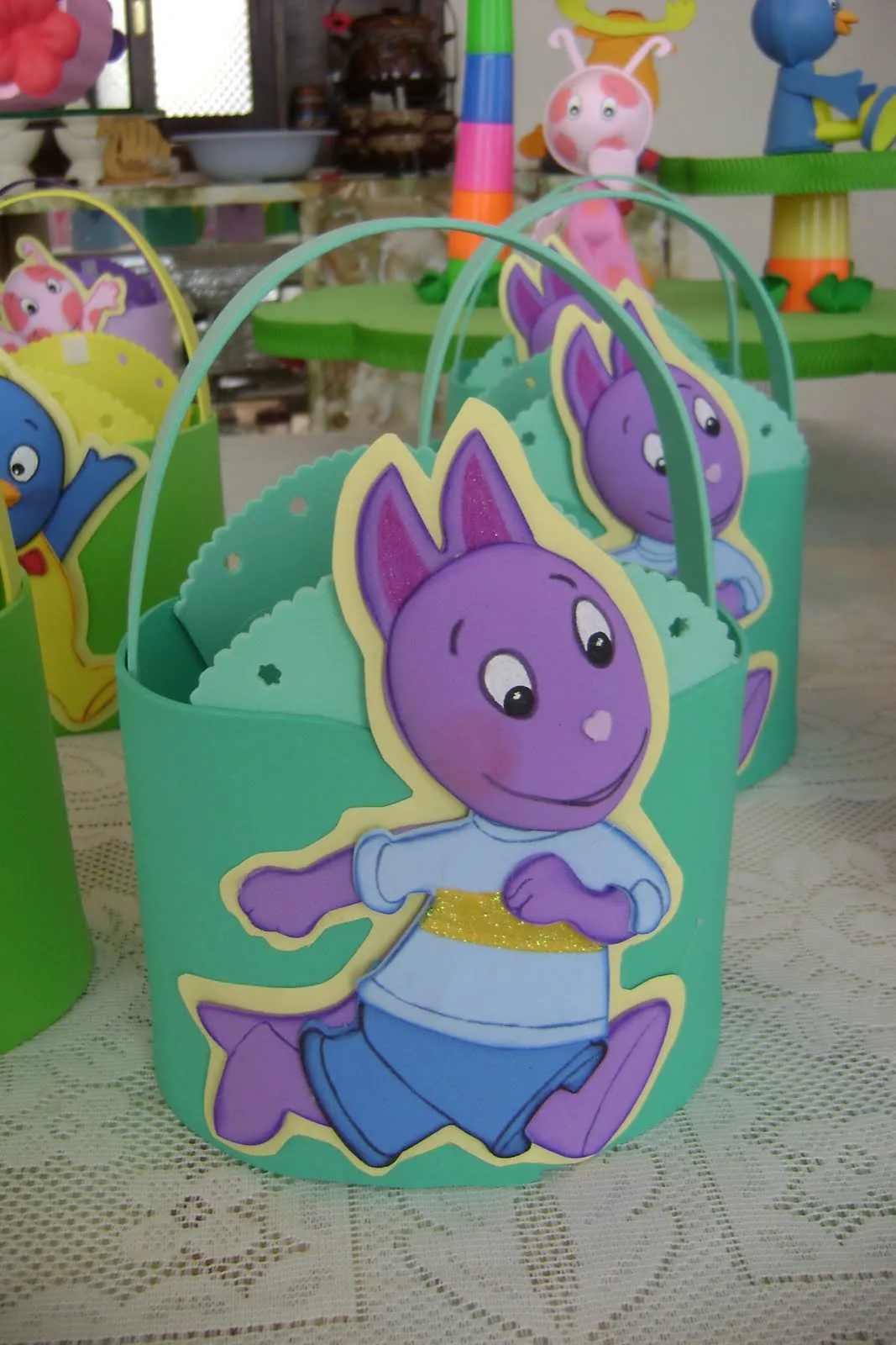 Detalles Isabel: cotillon backyardigans