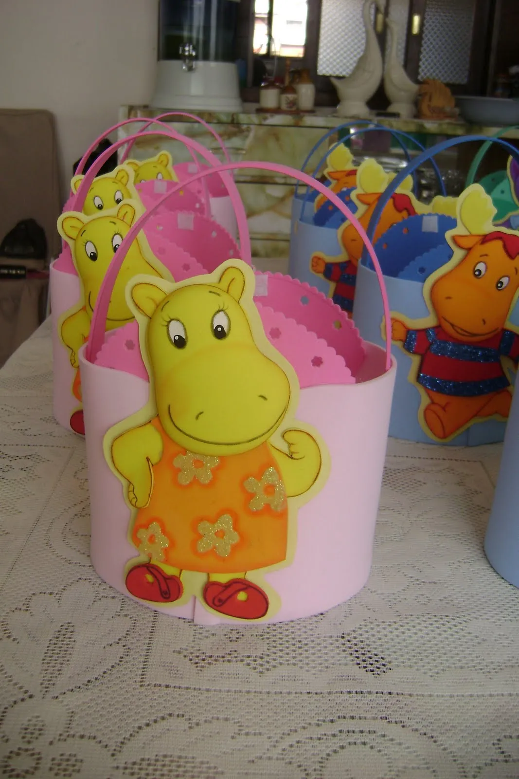 Detalles Isabel: cotillon backyardigans