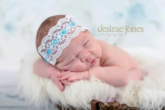 Diadema de bebe..Diadema blanca..Diadema de por FancyCarrieBoutique