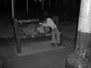 diariomayor: NIÑOS DURMIENDO EN PARQUE DE LIMA