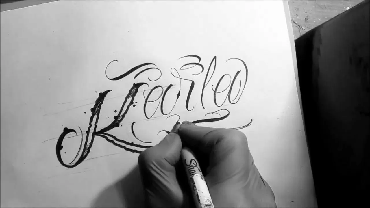 dibujando Letras para tatuar