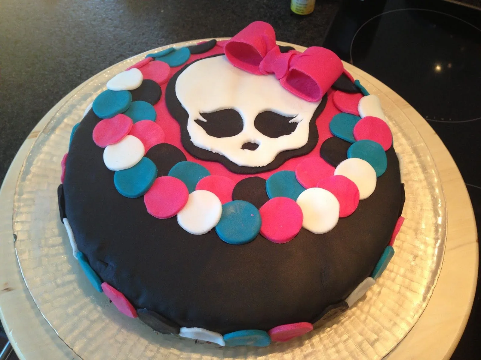 die kleine Welt meiner selbstgemachten Sachen: Monster High Torte ...