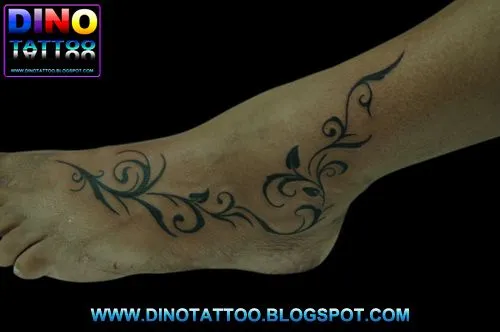 Dino Tattoo: Tatuaje de enredadera