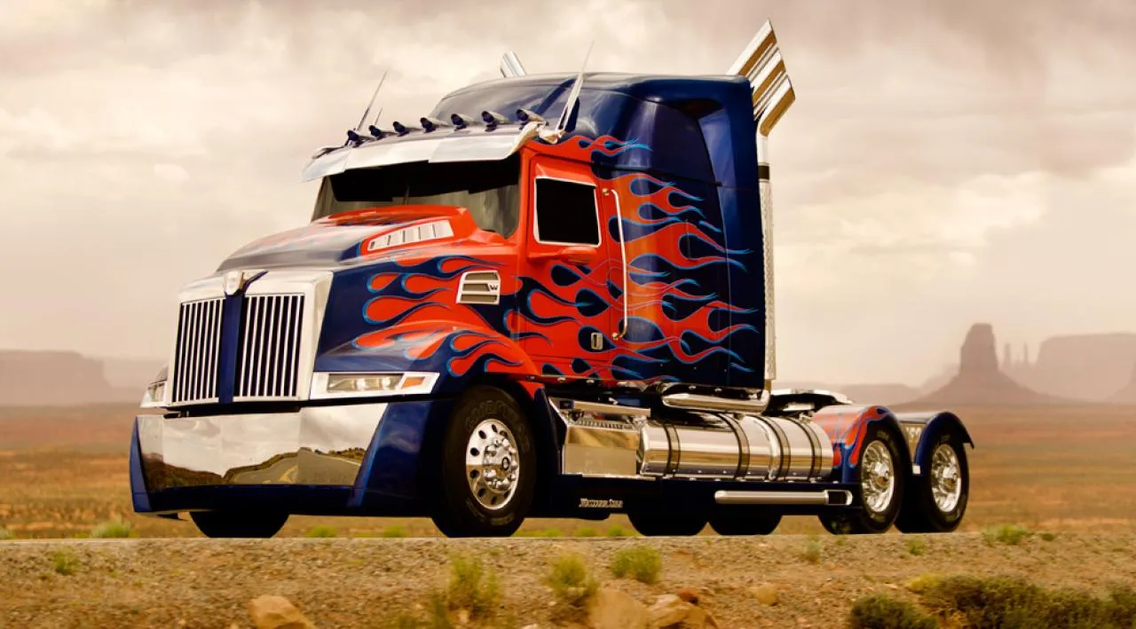 Nuevo diseño de Optimus Prime para la película "Transformers 4 ...