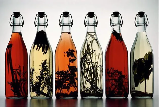 Diseños con botellas de vidrio recicladas y técnica para cortarlas.