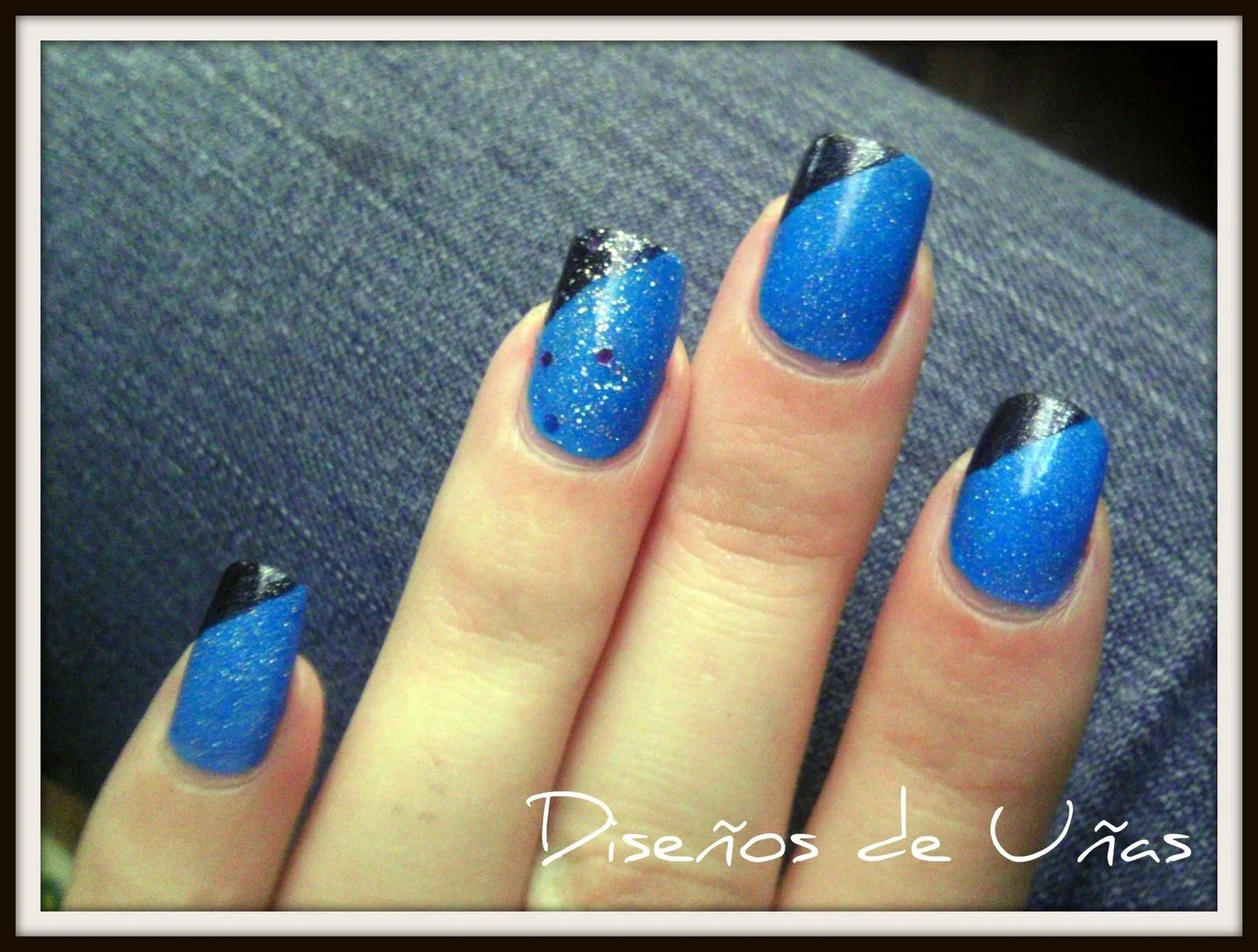 Diseños de Uñas: Azul y Negro!