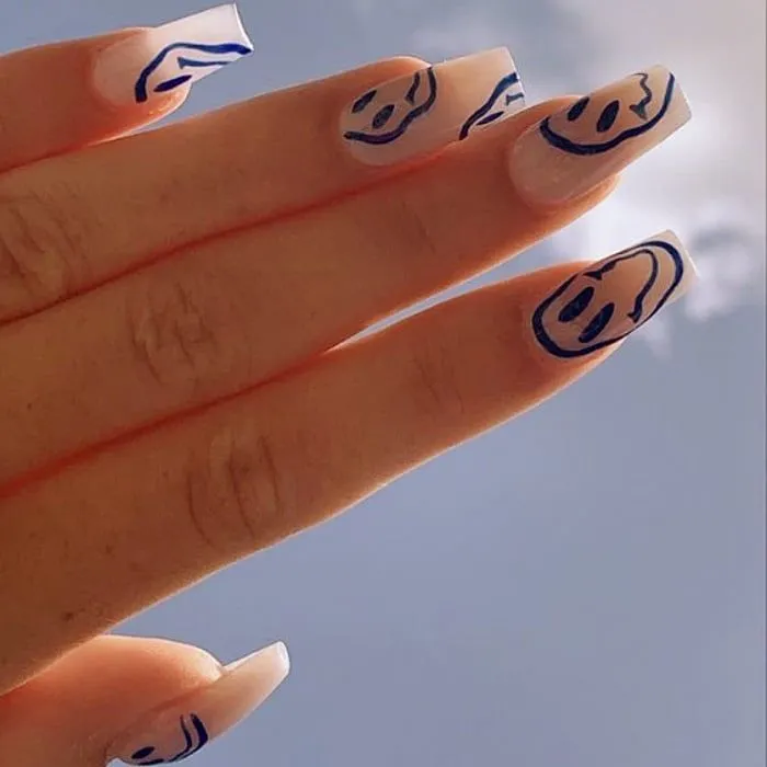 Diseños de uñas con caritas felices para ser más positiva