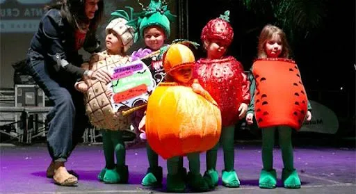 Niños vestidos de frutas - Imagui