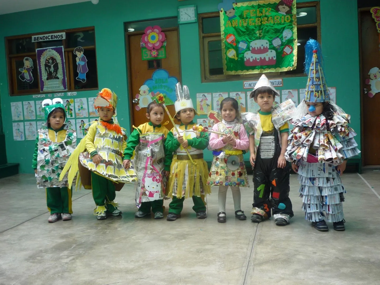 Disfraces para niños en material reciclable - Imagui