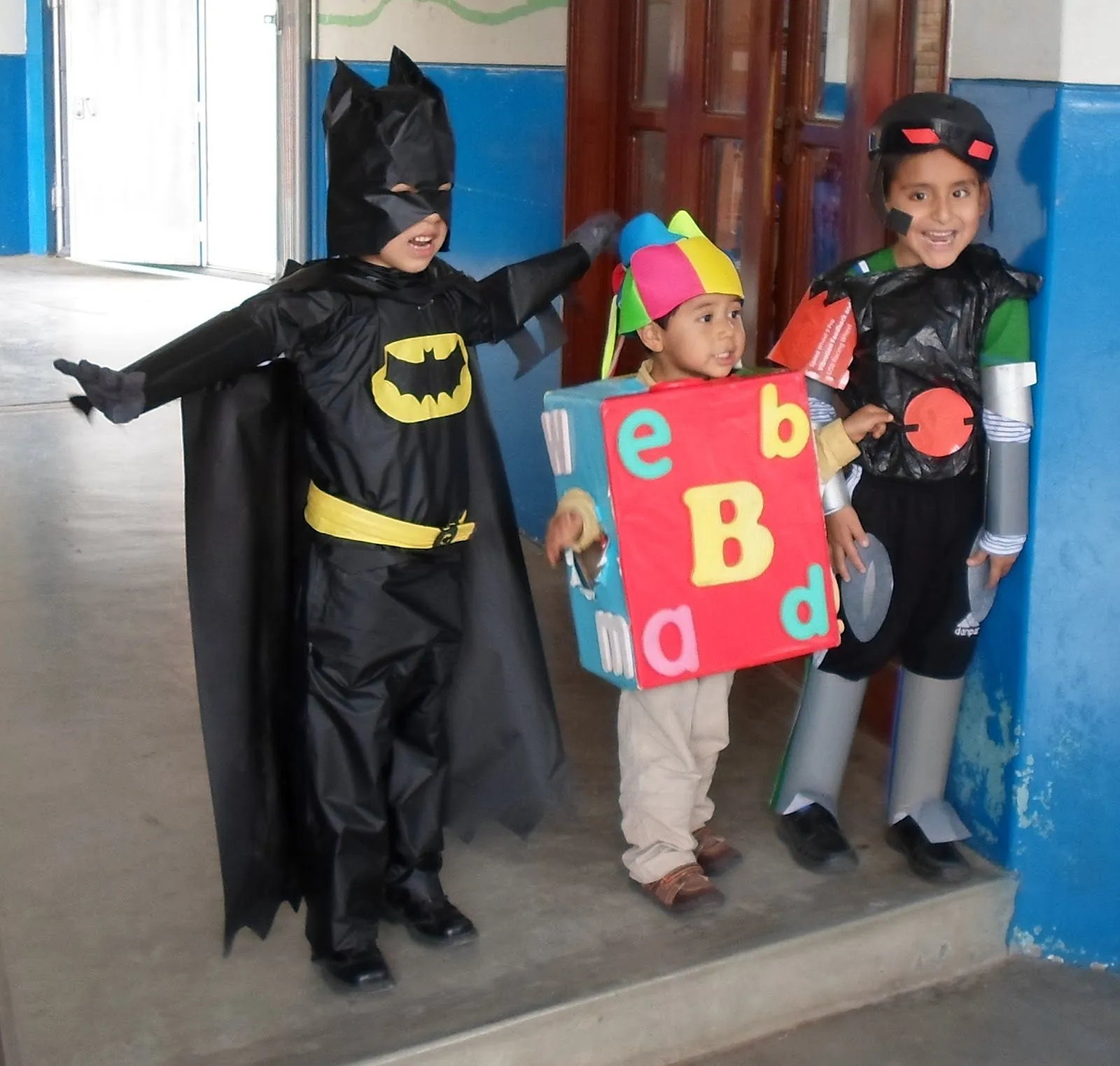 Traje reciclado para niños - Imagui