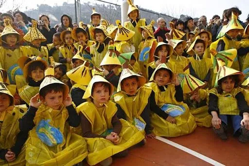 disfraz de plátano con bolsas de basura - Nos disfrazamos