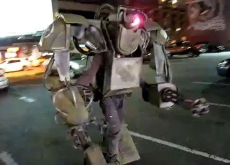 Disfraz de robot para Haloween por USD $1,000 | Ubergizmo ES